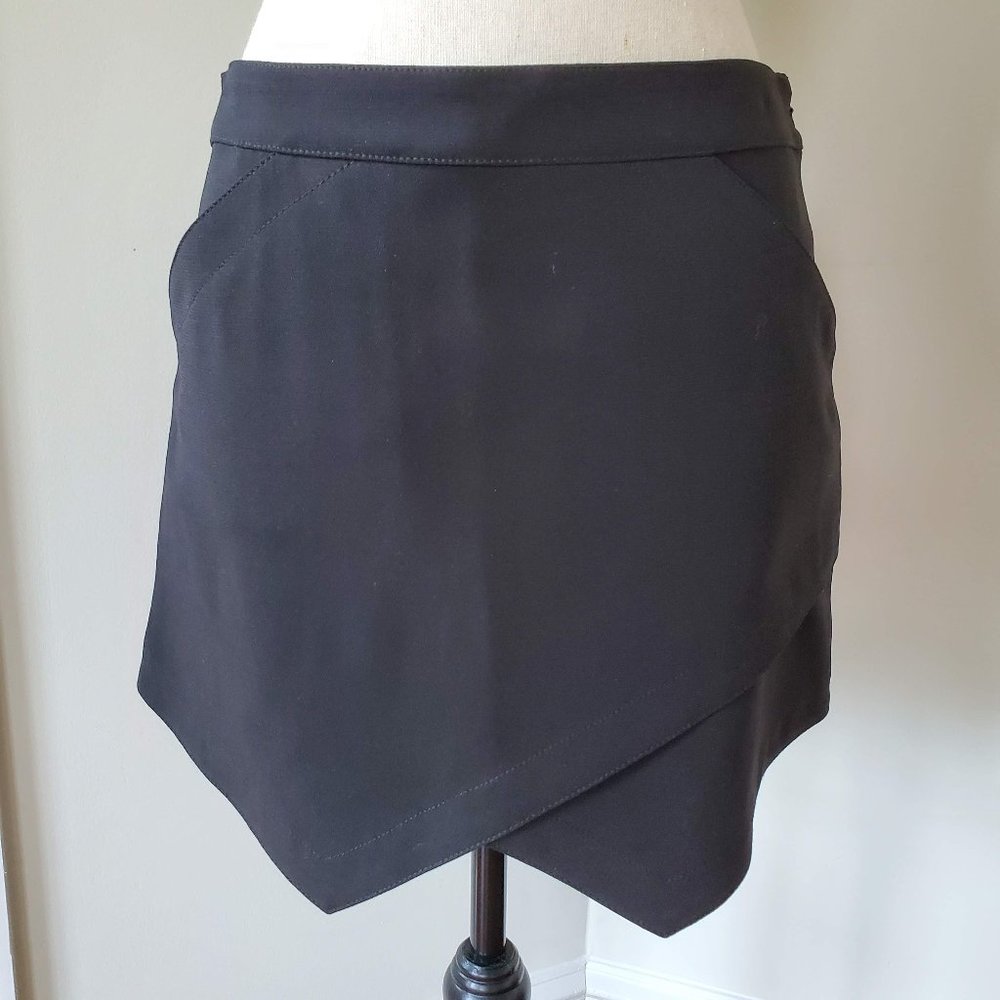 BCBG Maxazria black mini skirt triangular hem with pockets size S - Picture 1 of 6